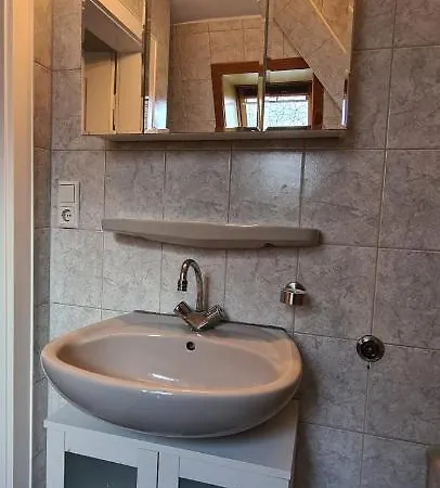 Apartment St *